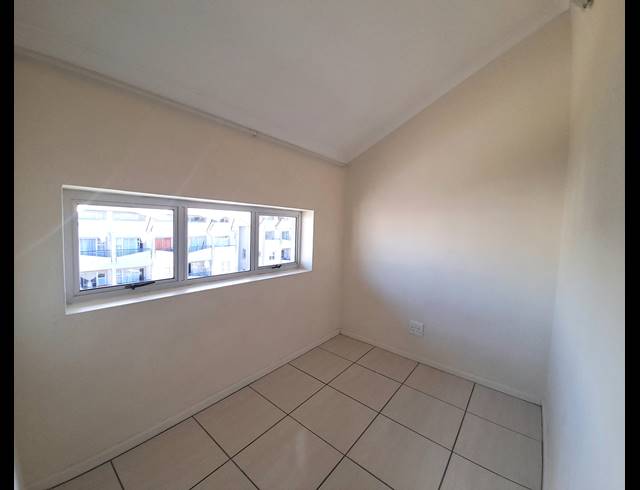 6 BEDROOM APARTMENT FOR SALE IN UITZICHT